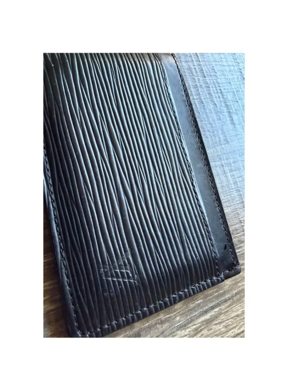 Louis Vuitton Black Epi Leather Card Holder – Men’s